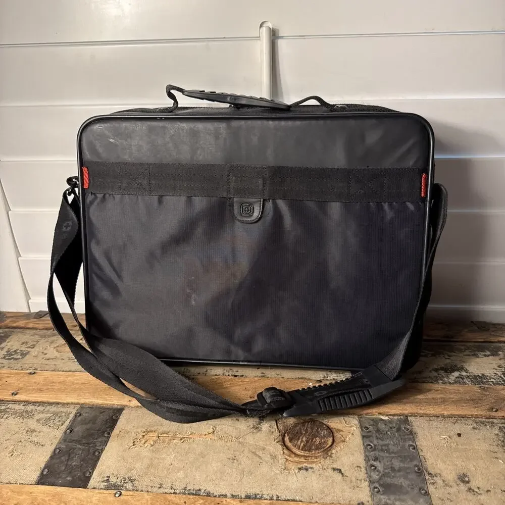 Swiss Gear by Wenger The Insight GRY BLK Computer Case 17